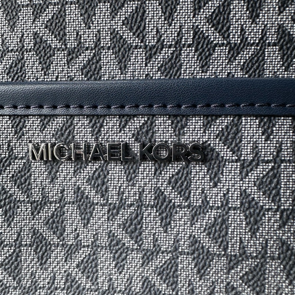 Cooper Medium‎ Ombré Logo Sling Pack - Picture 2 of 6